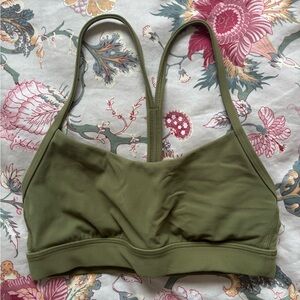 Lululemon flow Y bra size 4 EUC
